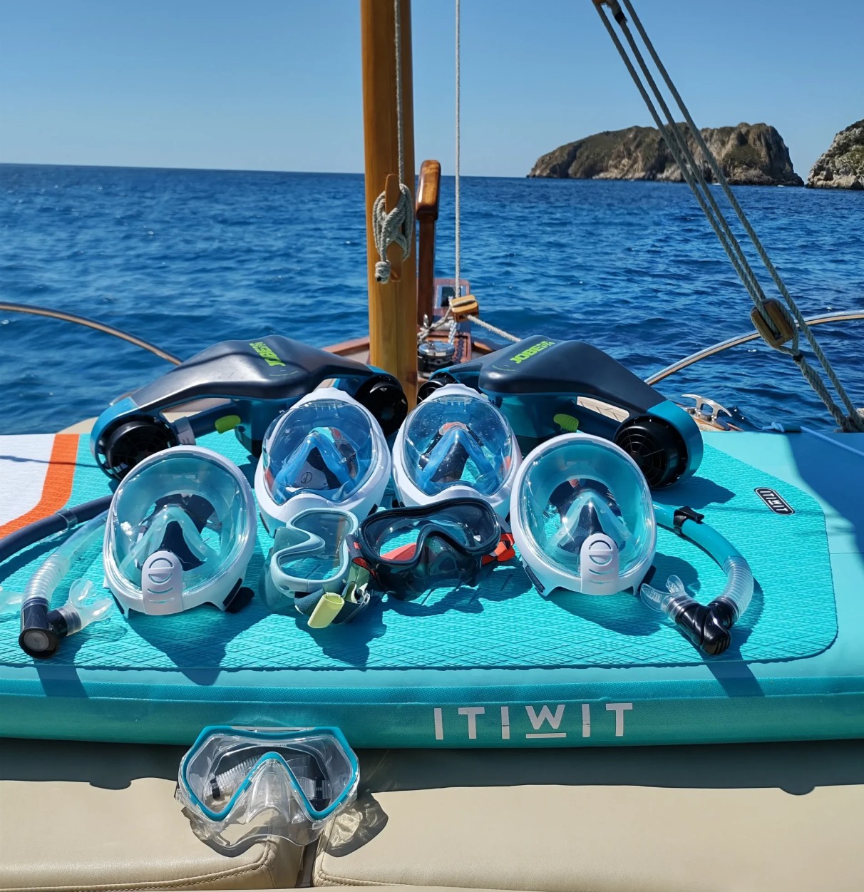All-inclusive boat trip in Alcudia snorkeling, paddle surf and sea scooter included